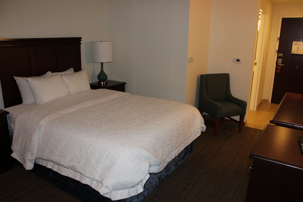 Room, 1 Queen Bed, Accessible, Bathtub photo 2