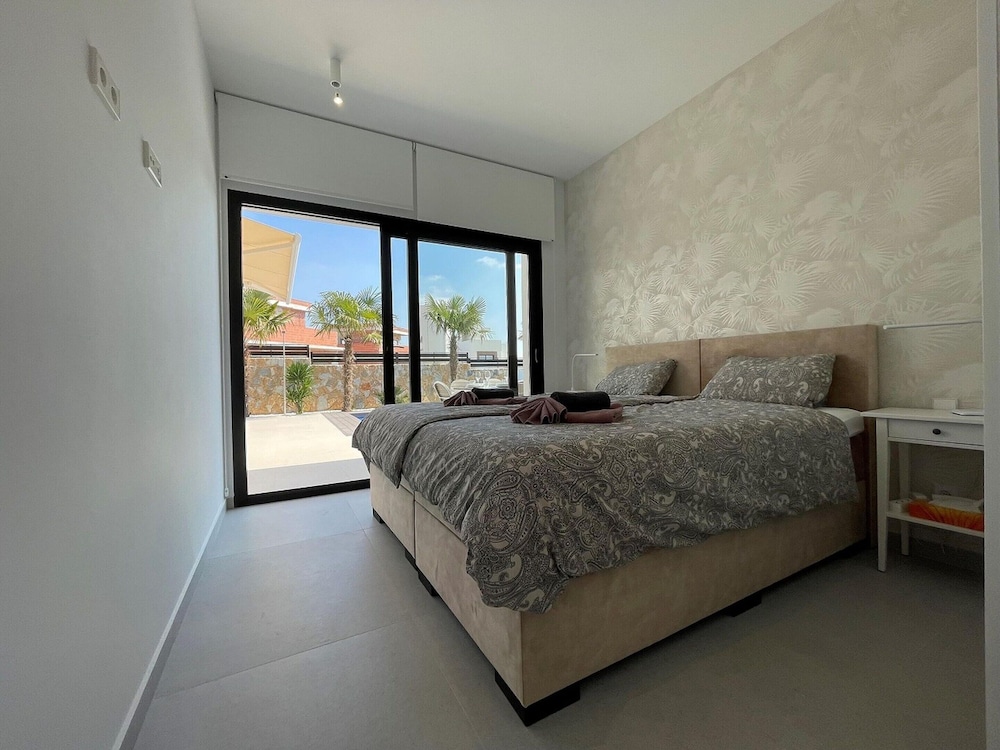 Villa photo 2