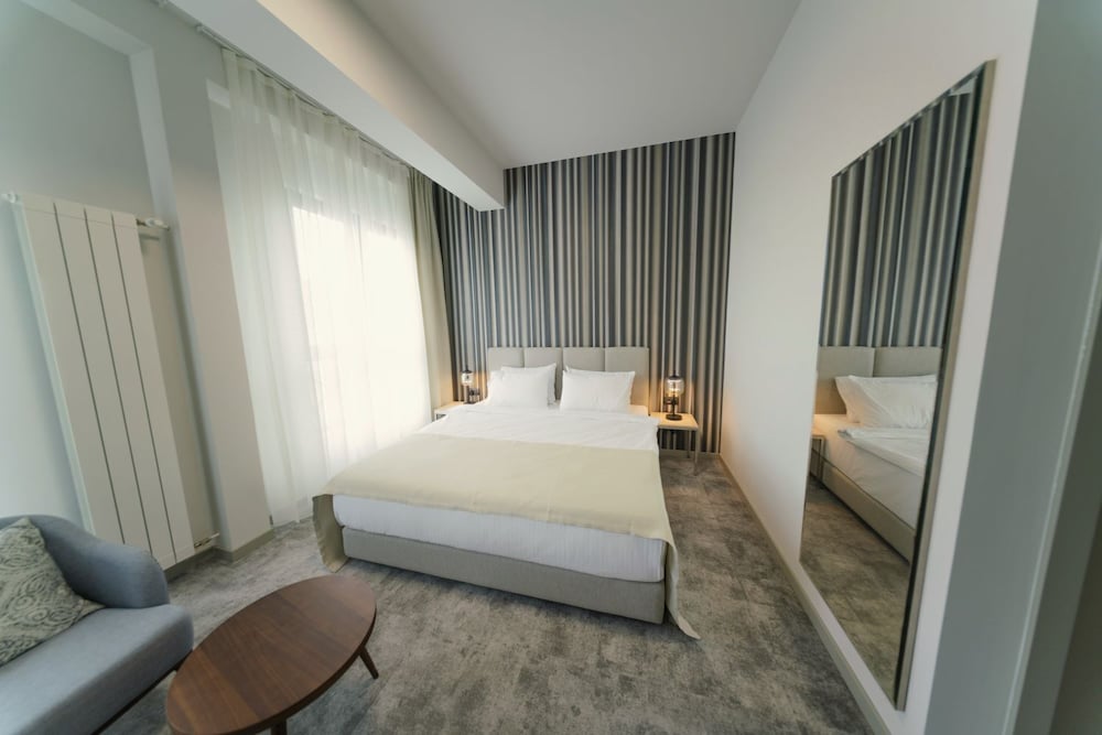 Standard Room, 1 Queen Bed