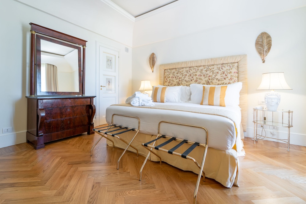Deluxe Suite, Garden View, Corner - Photo 2