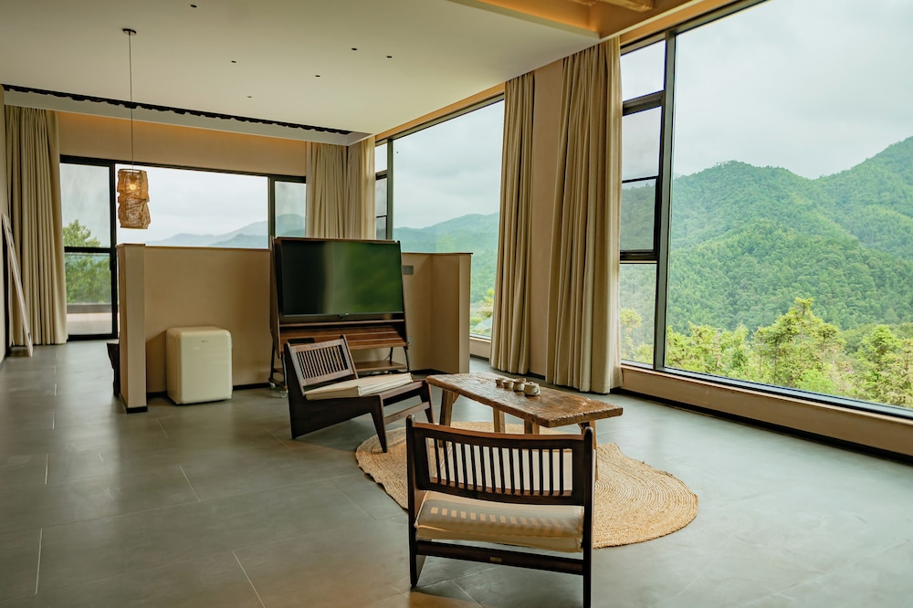Comfort Suite, Patio, Mountain View