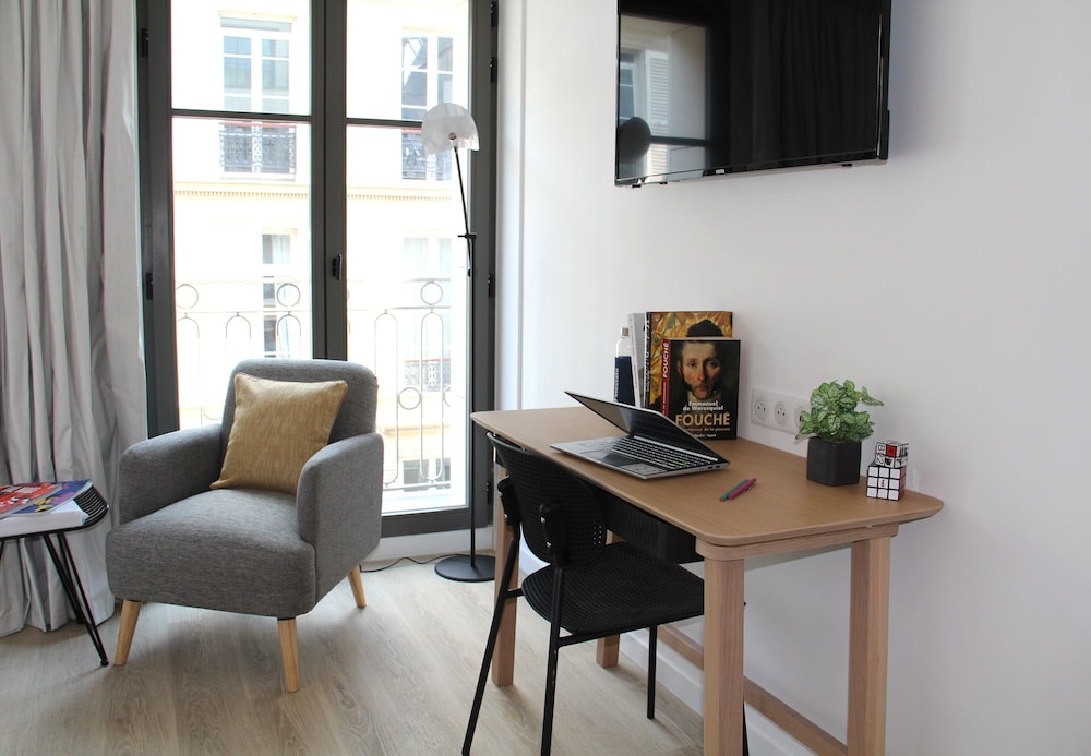 Classic Apartment photo 2