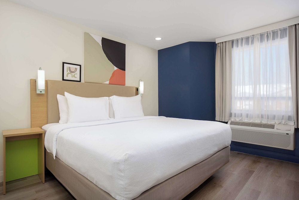 Room, 1 Queen Bed, Accessible, Bathtub (Mobility) - Photo 6