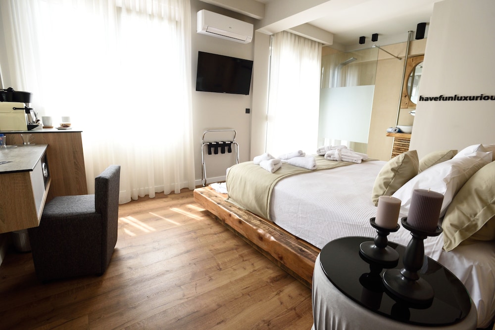 Superior Double Room, City View photo 3