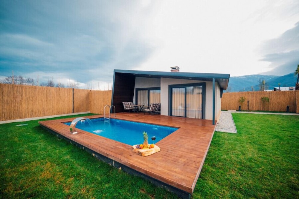Junior Garden Villa with Heated Pool - Photo 2