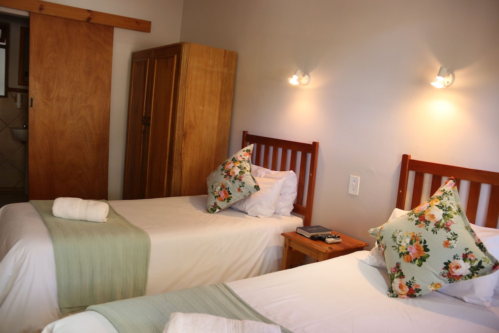 Standard Twin Room photo 3