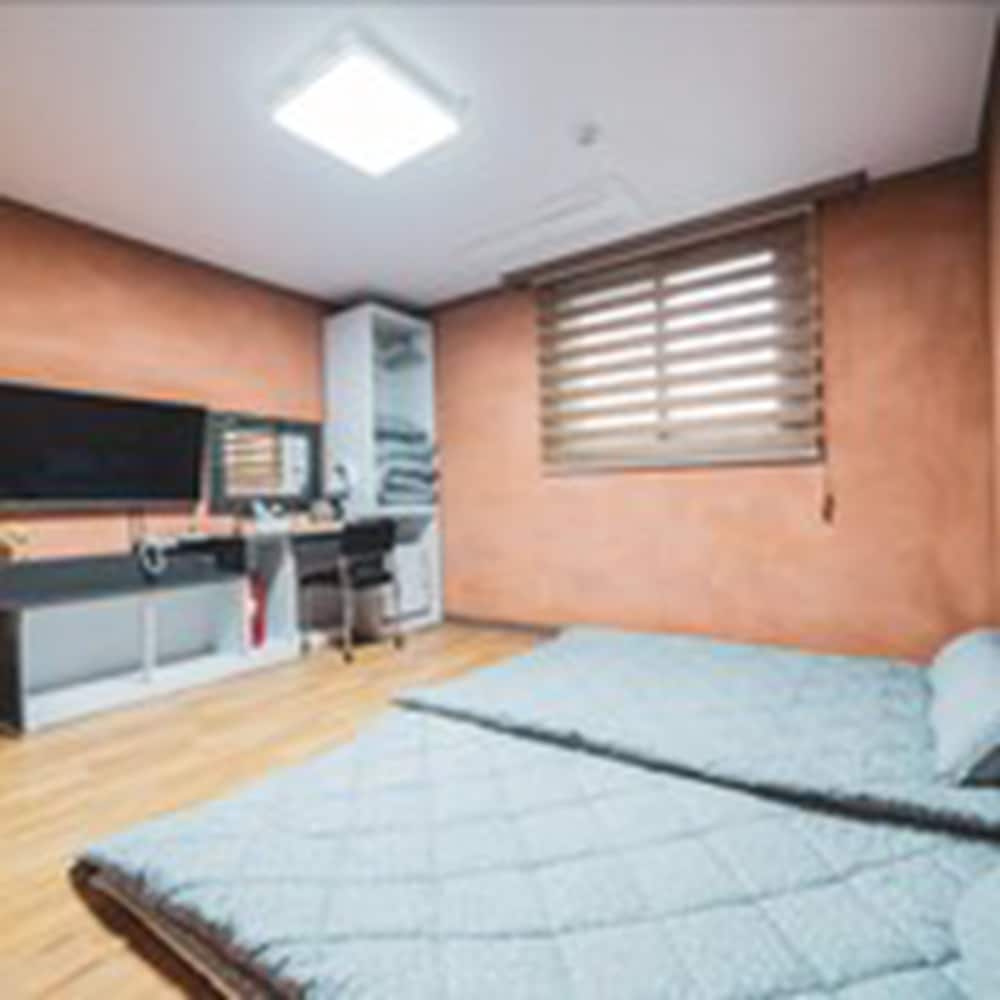 Room (Ondol) photo 1