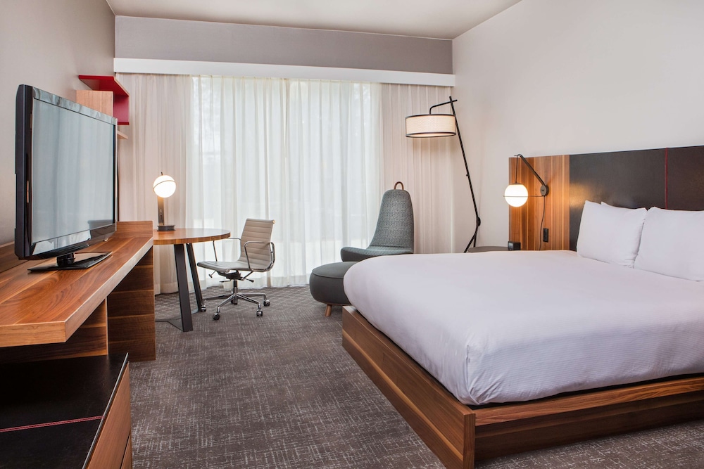 Standard Room, 1 King Bed - Photo 1