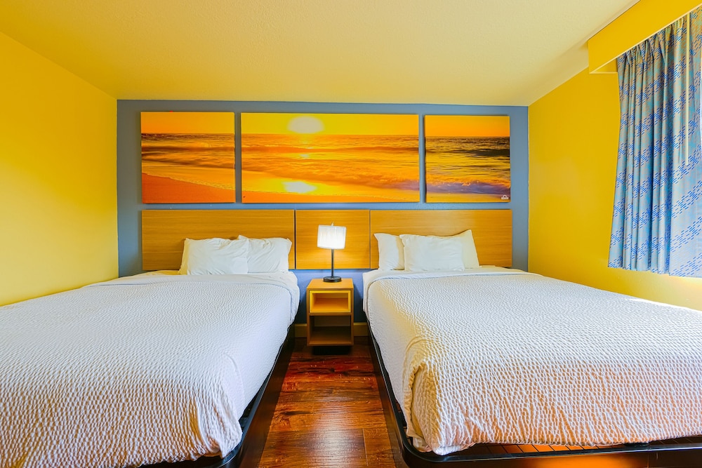 Double Room, 2 Queen Beds photo 2