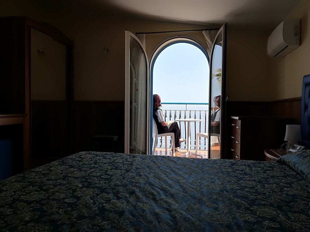 Superior Double or Twin Room, Sea View - Photo 5