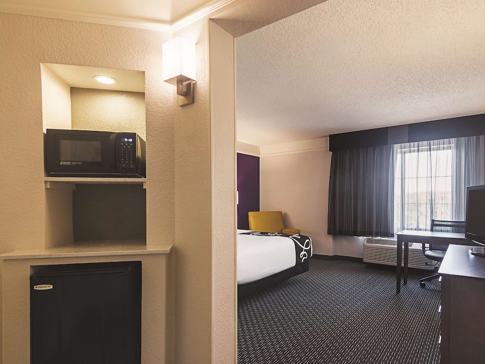 Room, 1 King Bed, Non Smoking - Photo 2