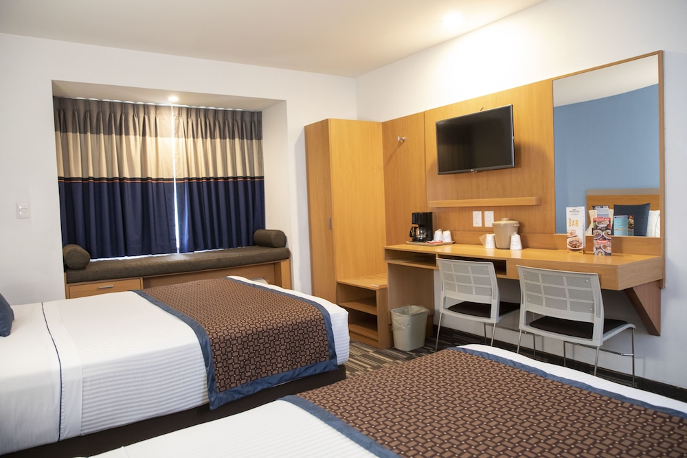 Standard Room, 2 Queen Beds - Photo 10