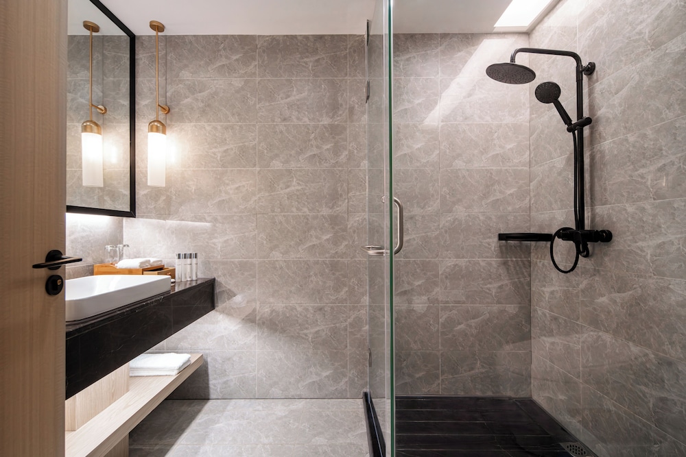 Deluxe Ocean Corner Room - Photo 1