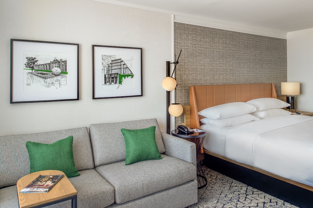 Executive Room, 1 King Bed with Sofa bed - Photo 8