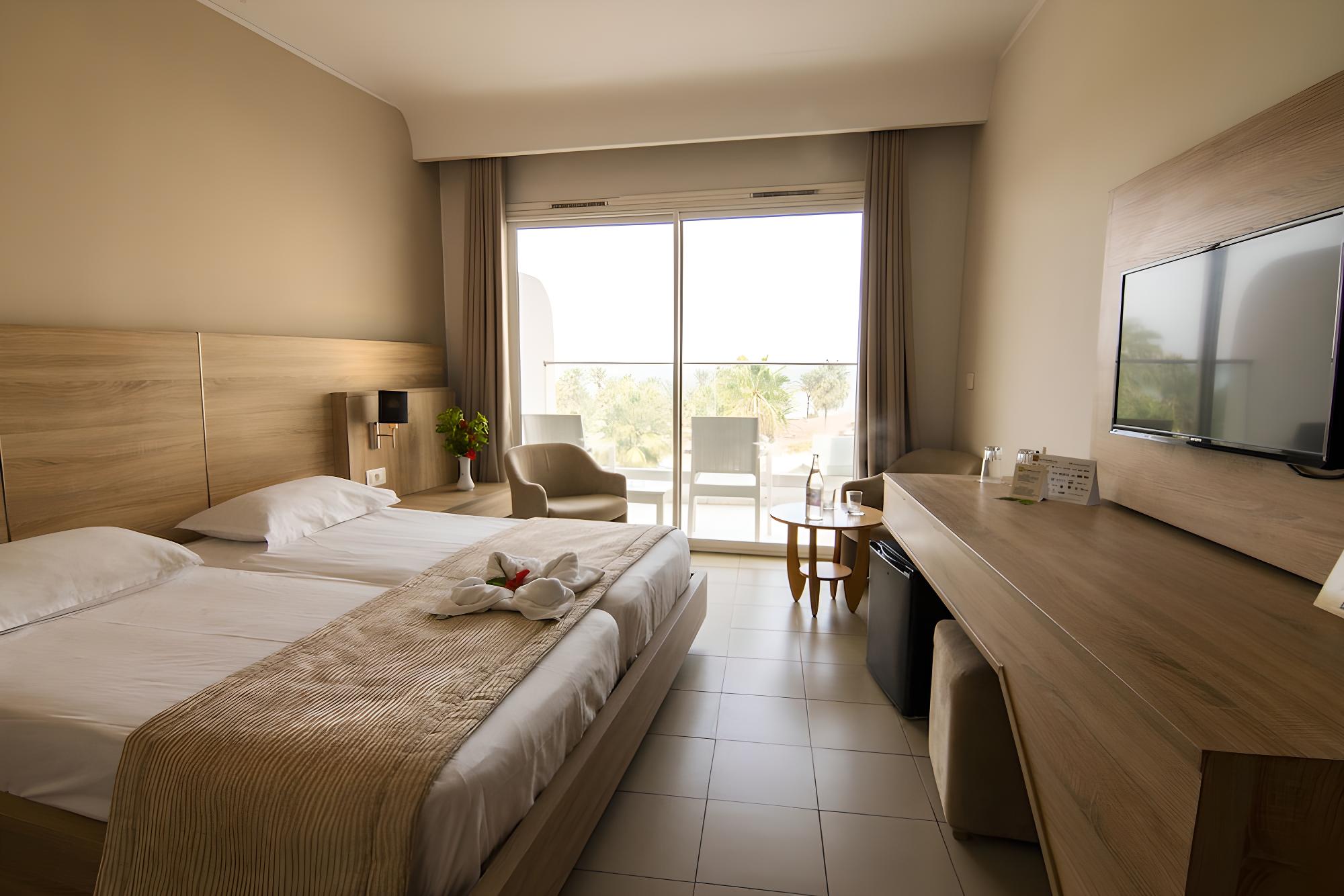 Relax in modern comfort with stunning views!