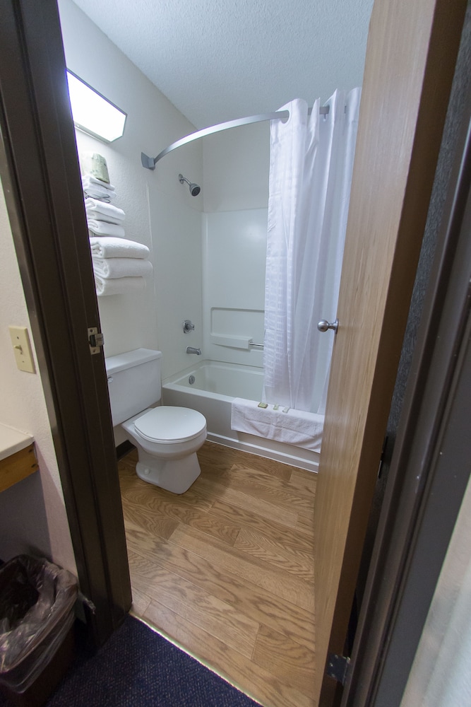 Suite, 1 King Bed, Non Smoking photo 2