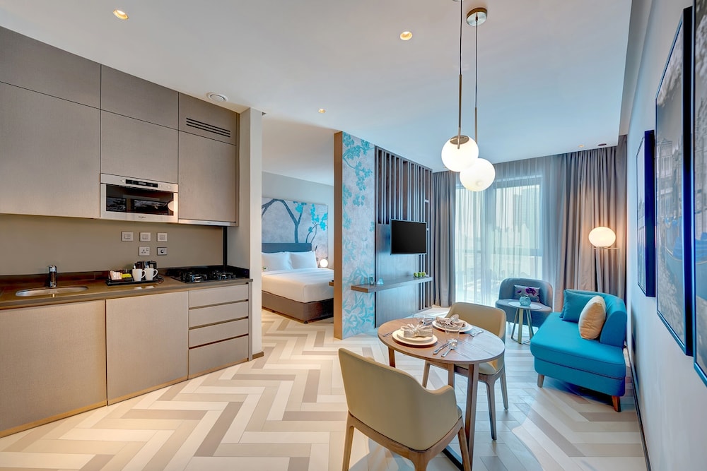 Premium Studio, 1 King Bed photo 2