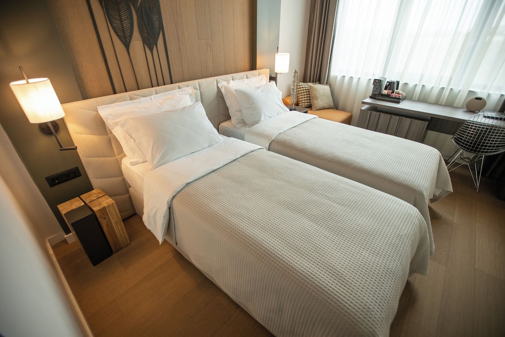 Business Twin Room - Photo 1