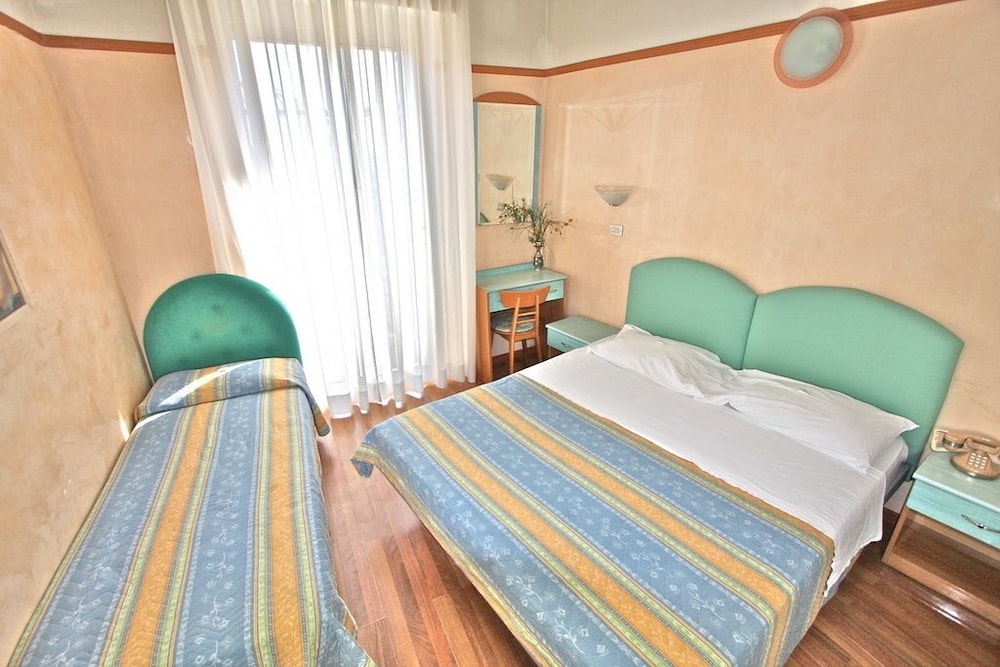 Quadruple Room - Photo 1