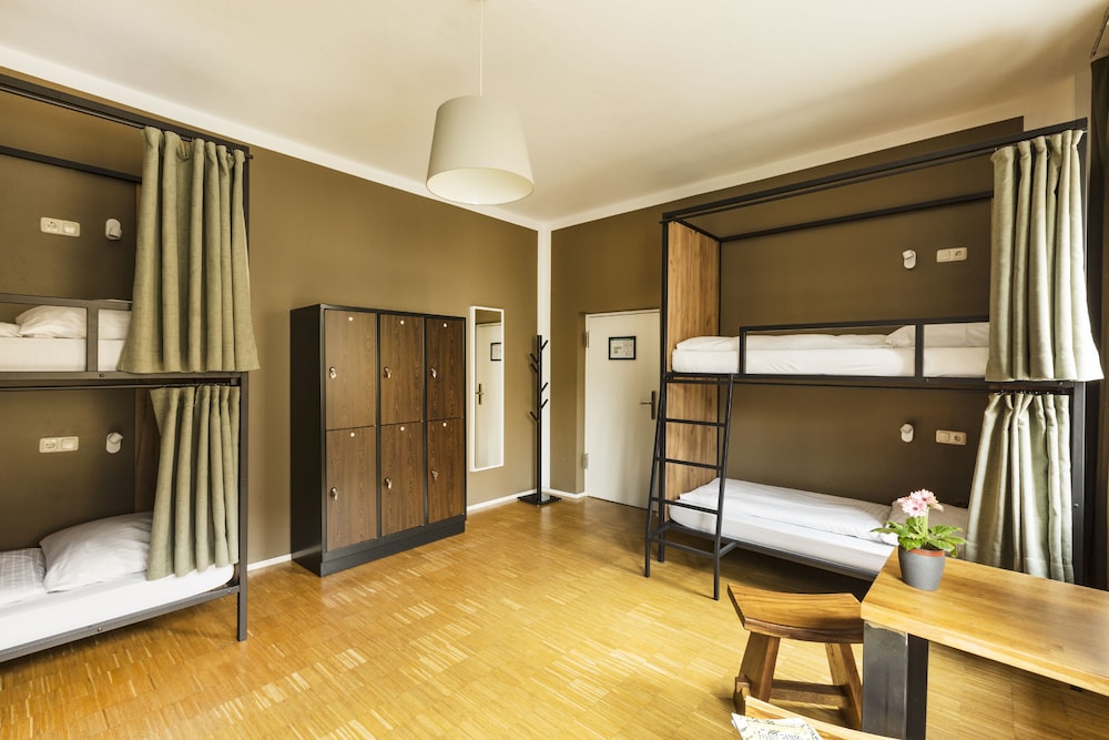 Six-Bed Room photo 2