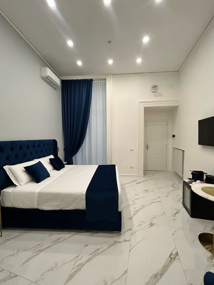 Superior Quadruple Room, Balcony, Courtyard View