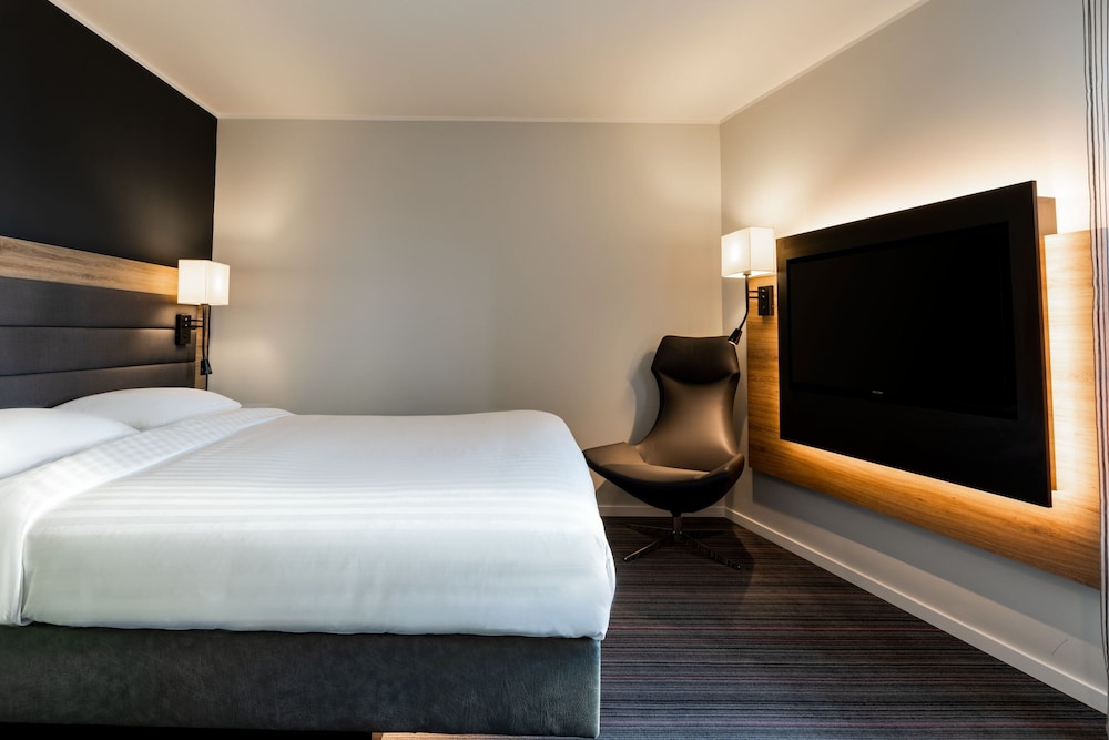 Room, 1 Queen Bed - Photo 5