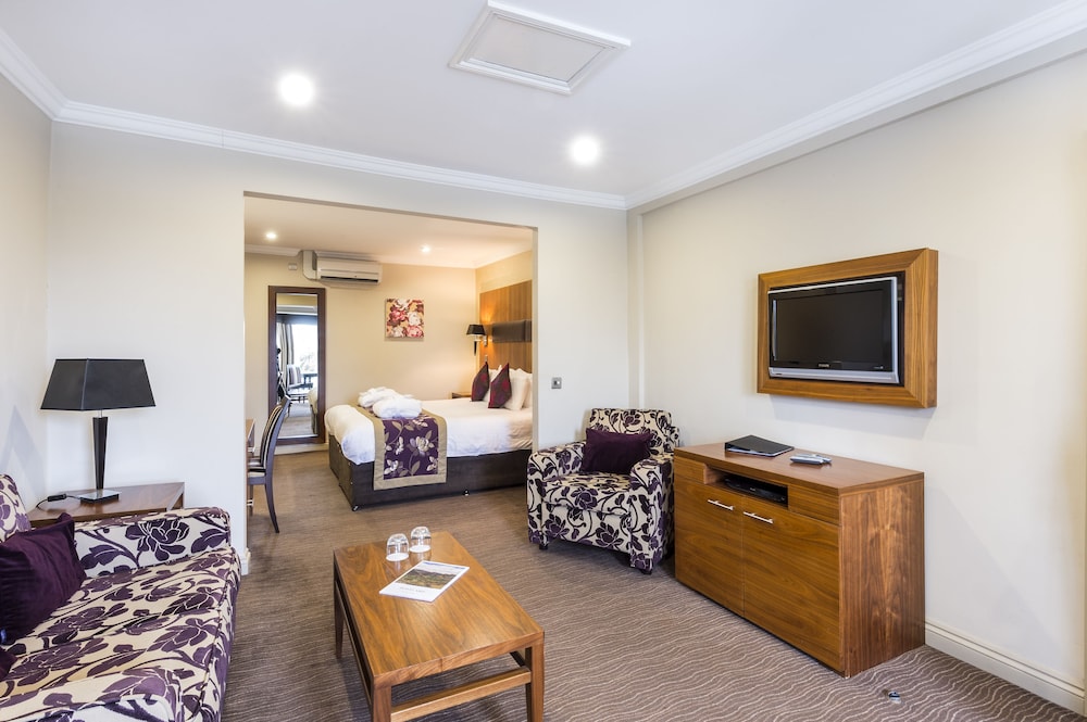 Suite, 1 King Bed with Sofa bed, Non Smoking - Photo 2