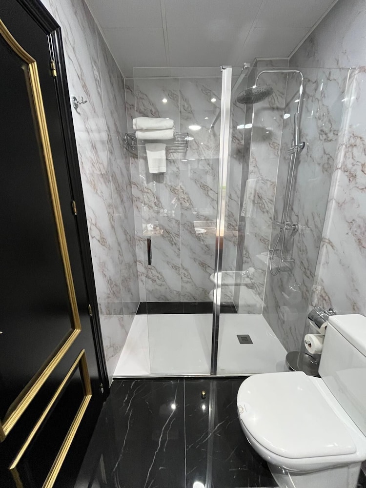 Deluxe Double Room, Balcony - Photo 11