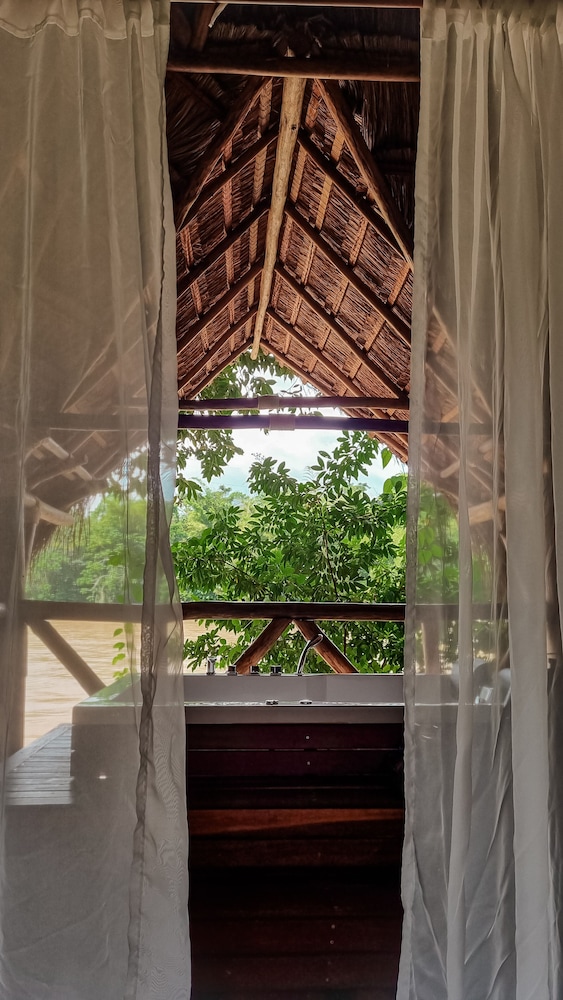 Comfort Cabin, 2 Double Beds, Private Bathroom, River View photo 3