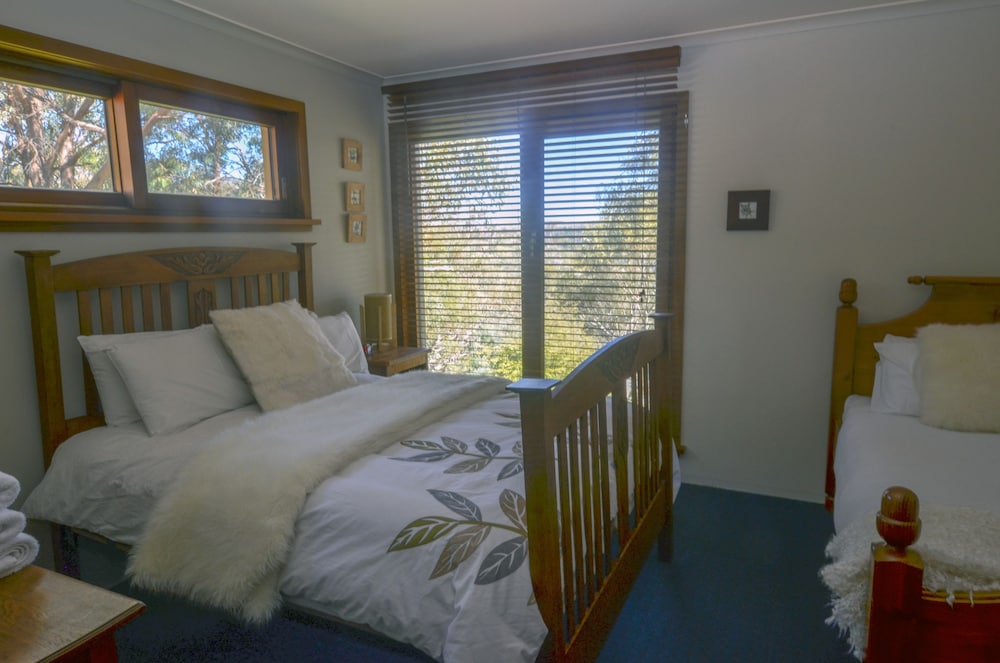Lake Frontage 5 Bedroom Home, Very Spacious photo 2