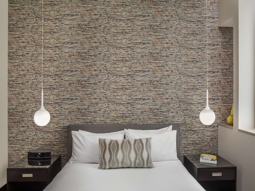 Suite, 1 King Bed (Pop Collection) - Photo 2