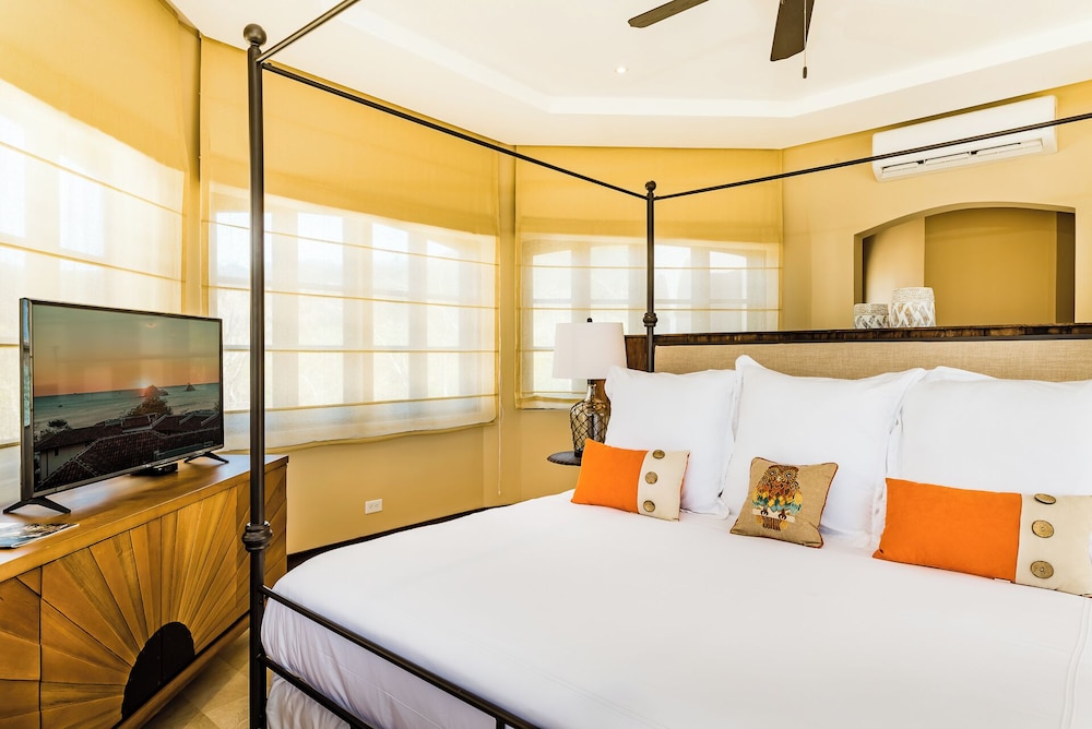 Estudio Deluxe, 1 cama King, Balcón, Vista a la ciudad (20 Plaza Carlota | 1 habitación | 1 baño)