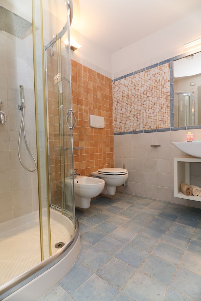Comfort Room photo 2