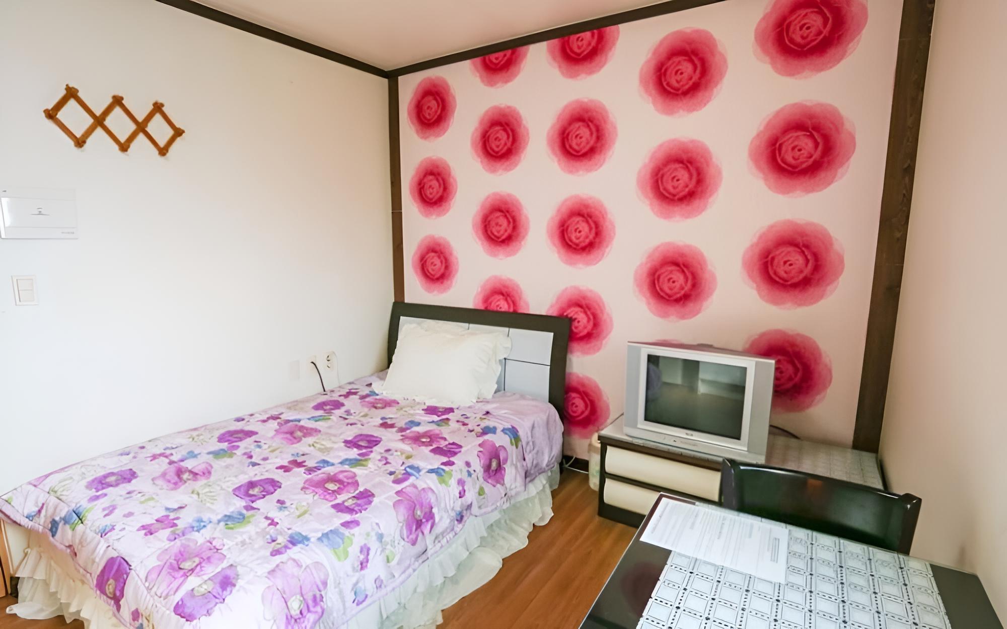 Room (Cosmos) photo 3