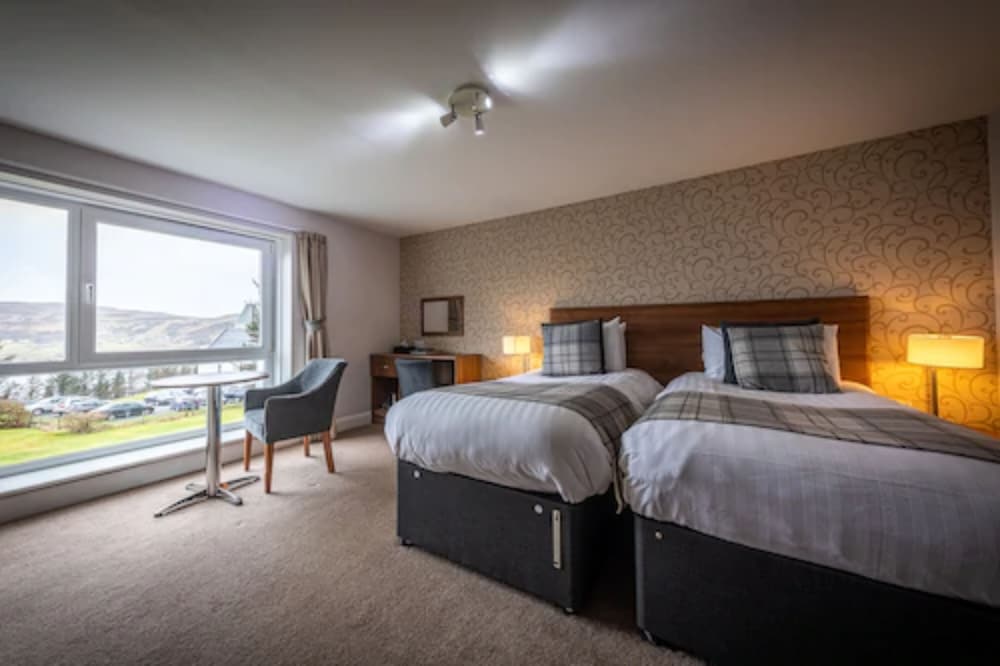 Twin Room, 2 Twin Beds, Bay View (In Uig Lodge) photo 1