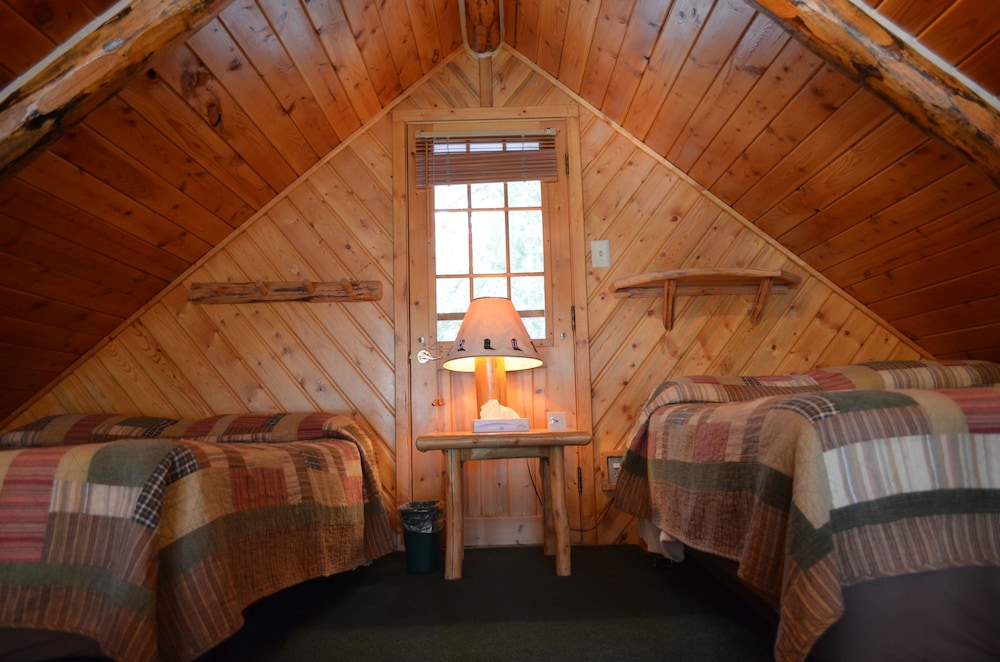 Family Cabin, 1 Bedroom, Kitchen (With Loft) photo 2