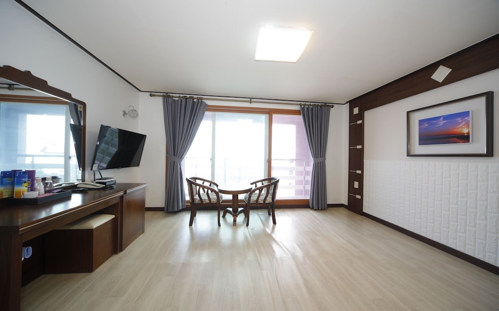 Room (Premier Ondol (Ocean View)) - Photo 2