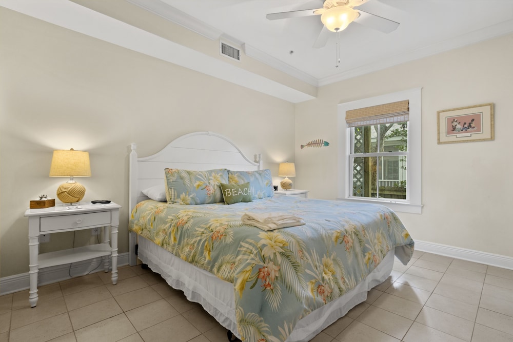 Premier Suite, 1 King Bed with Sofa bed photo 2