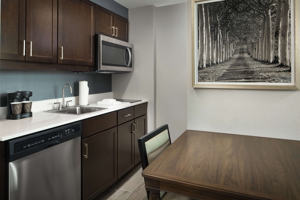 Suite, 2 Queen Beds, Accessible (Mobility & Hearing, Roll-in Shower) photo 3