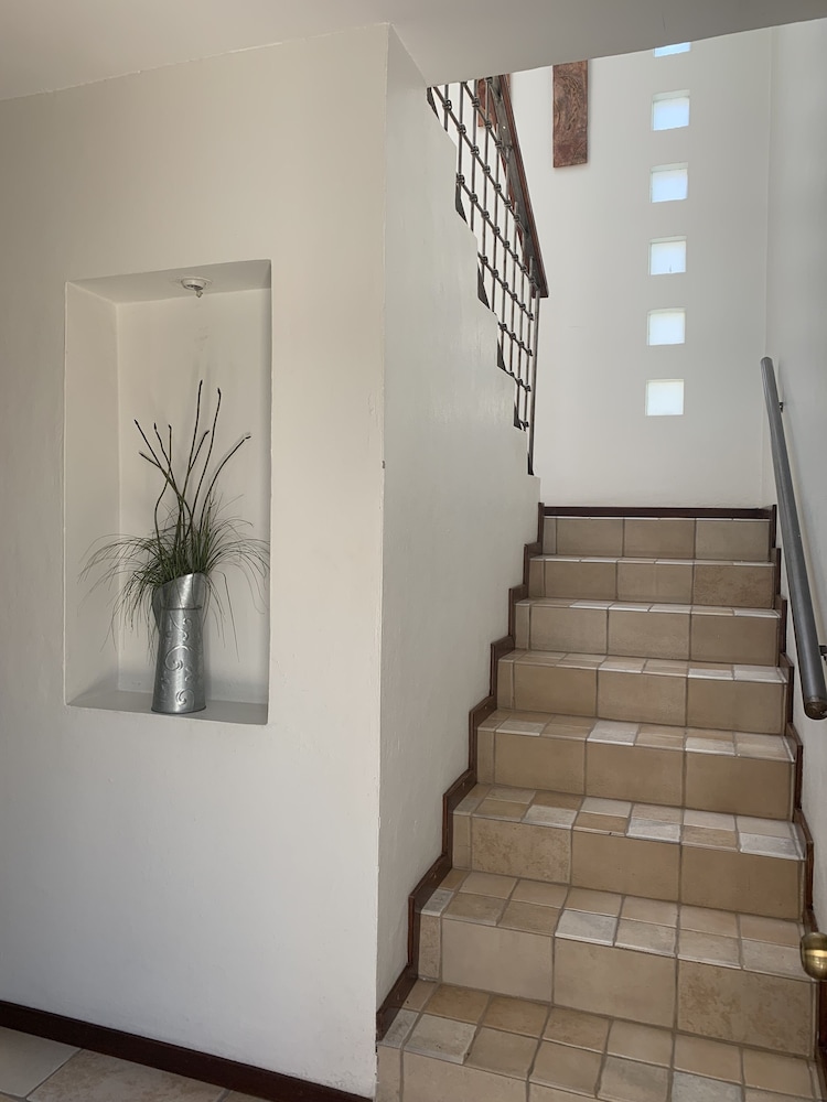 Suite 1 photo 3