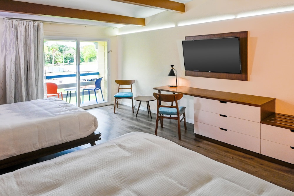 Premium Double Room, 2 Queen Beds, *Balcony/Patio*, Pool View - Photo 1