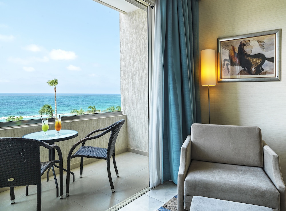 Deluxe Room, Sea View - Photo 5