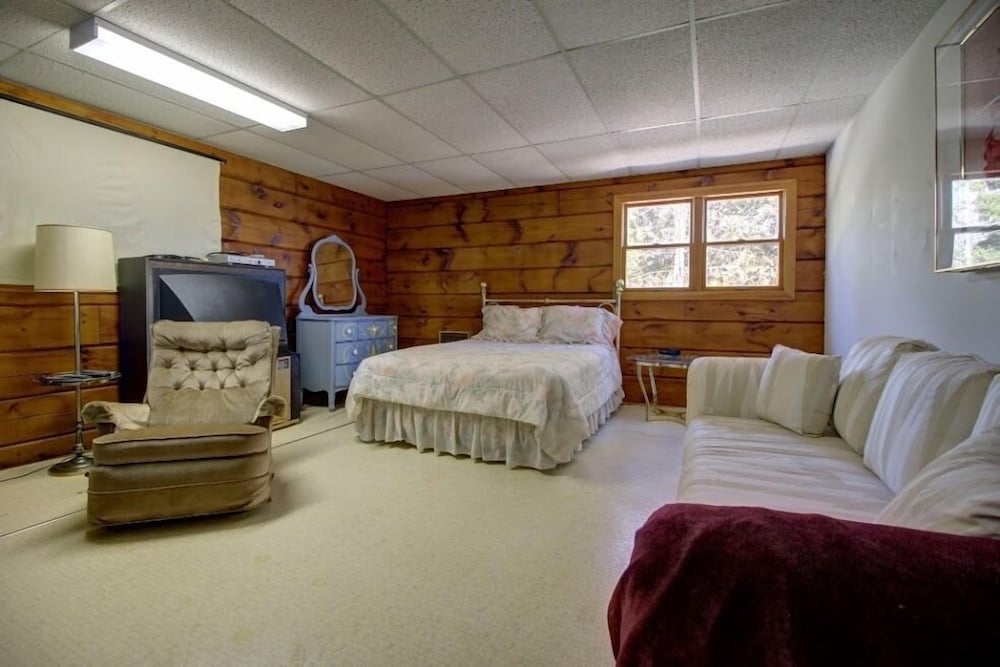 Standard Room, 1 Queen Bed photo 3