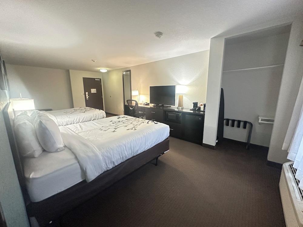 Room, 2 Queen Beds, Accessible, Non Smoking photo 2