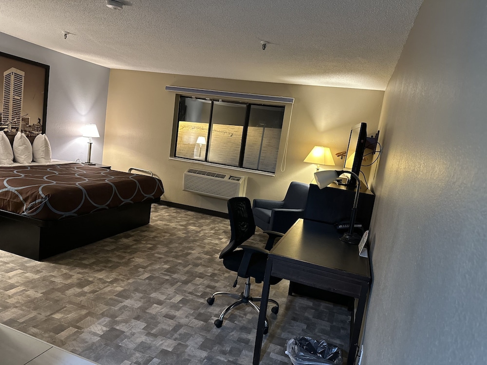 Standard Room, 1 Queen Bed - Photo 4