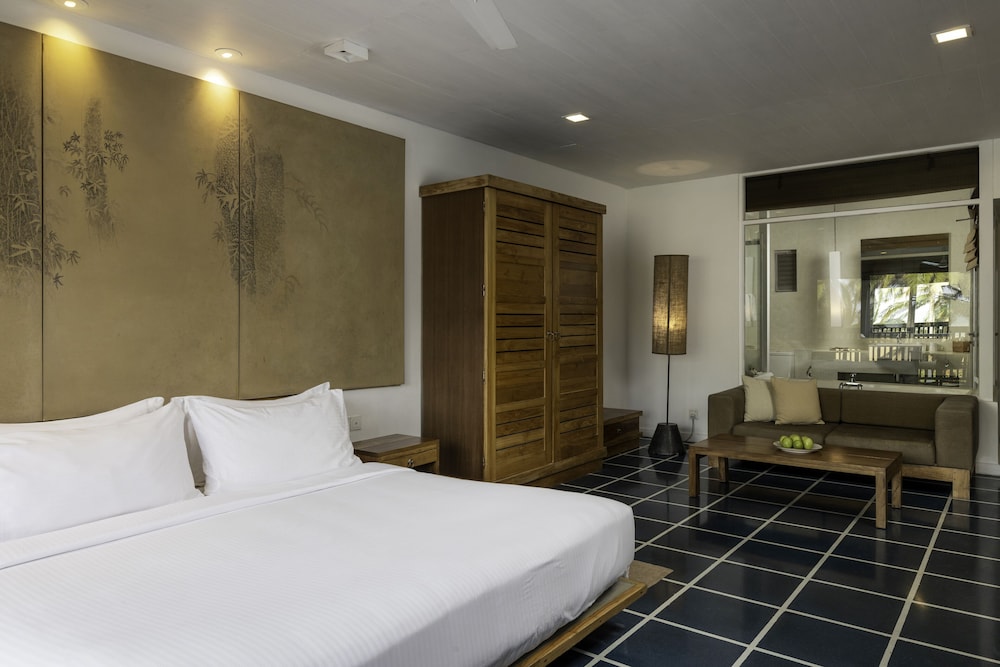 Deluxe Double Room with Sea View - Photo 4