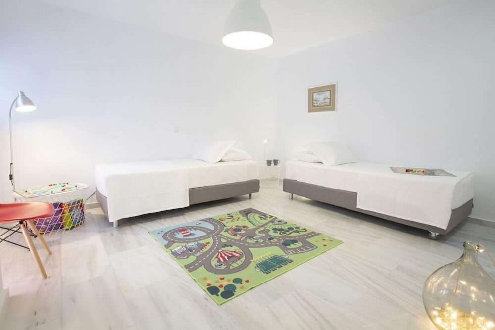 Villa, Smoking photo 1