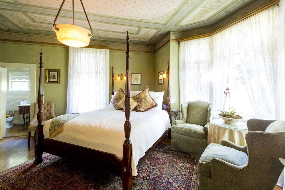 Superior Room, 1 King Bed, Fireplace (Parlor) - Photo 1