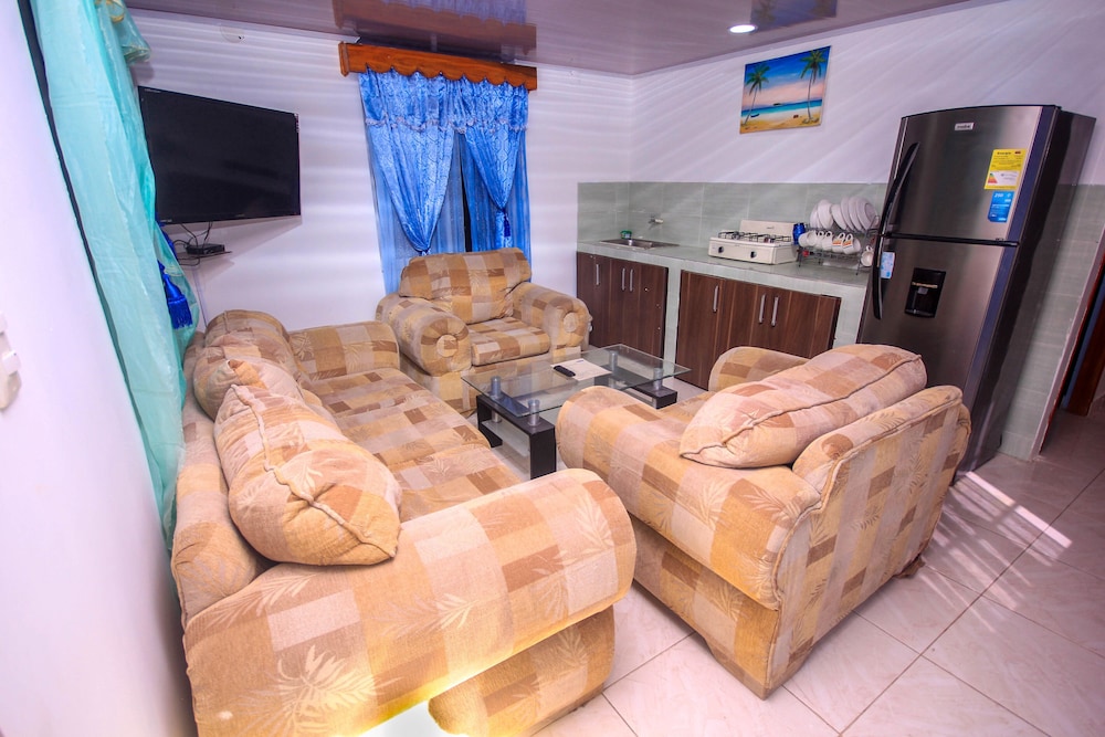 Family House, 2 Bedrooms, Accessible, Garden Area photo 1