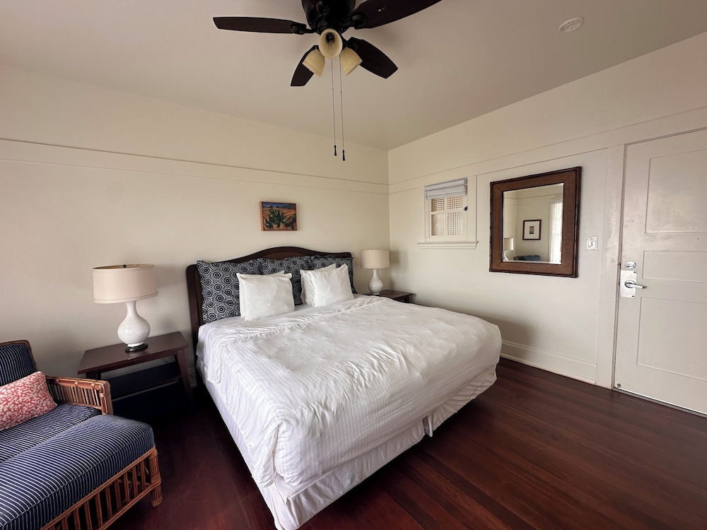 Room, 1 King Bed photo 2